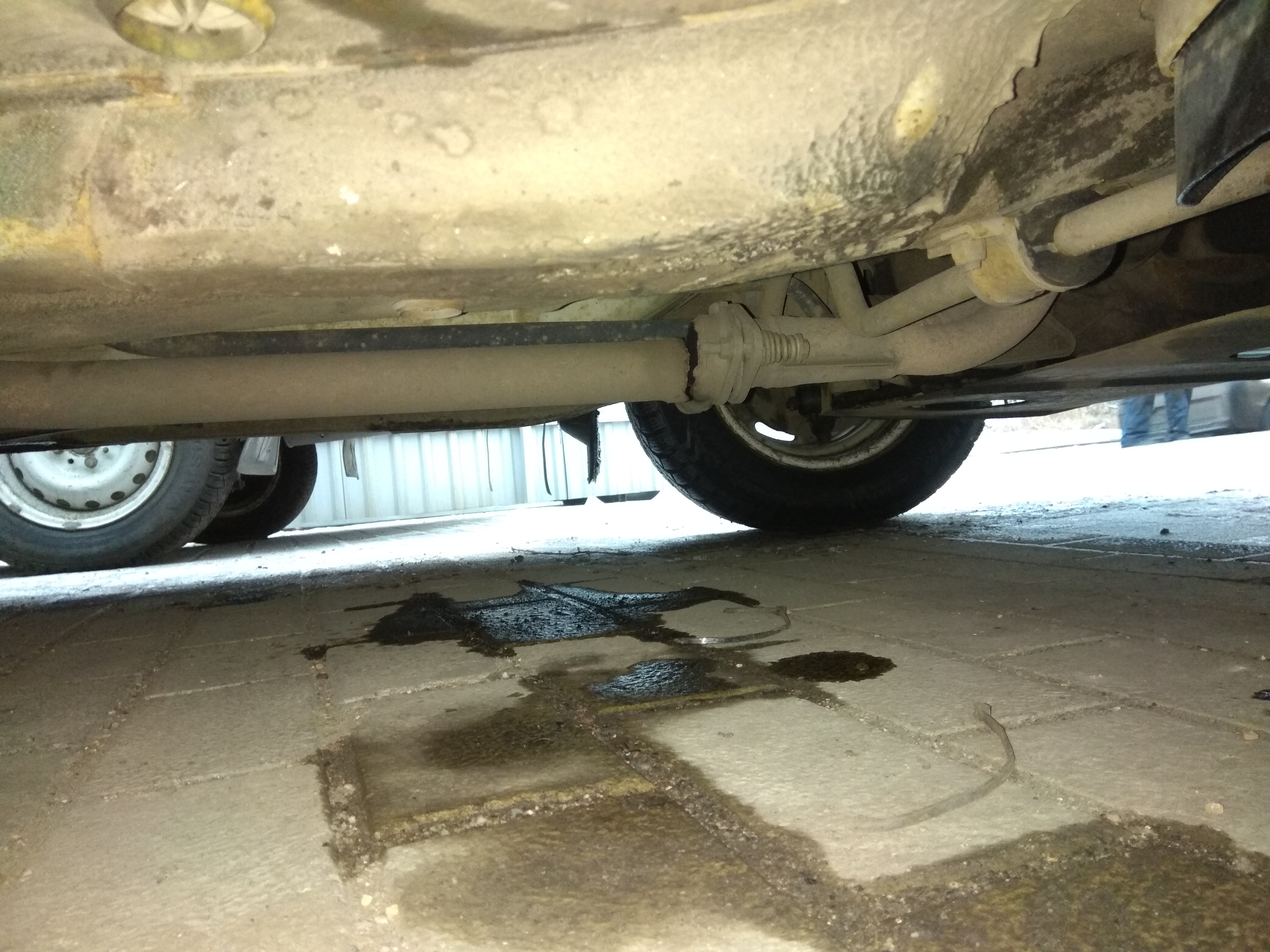 Оторвавшаяся выхлопная труба (ВАЗ 2111) фото 1