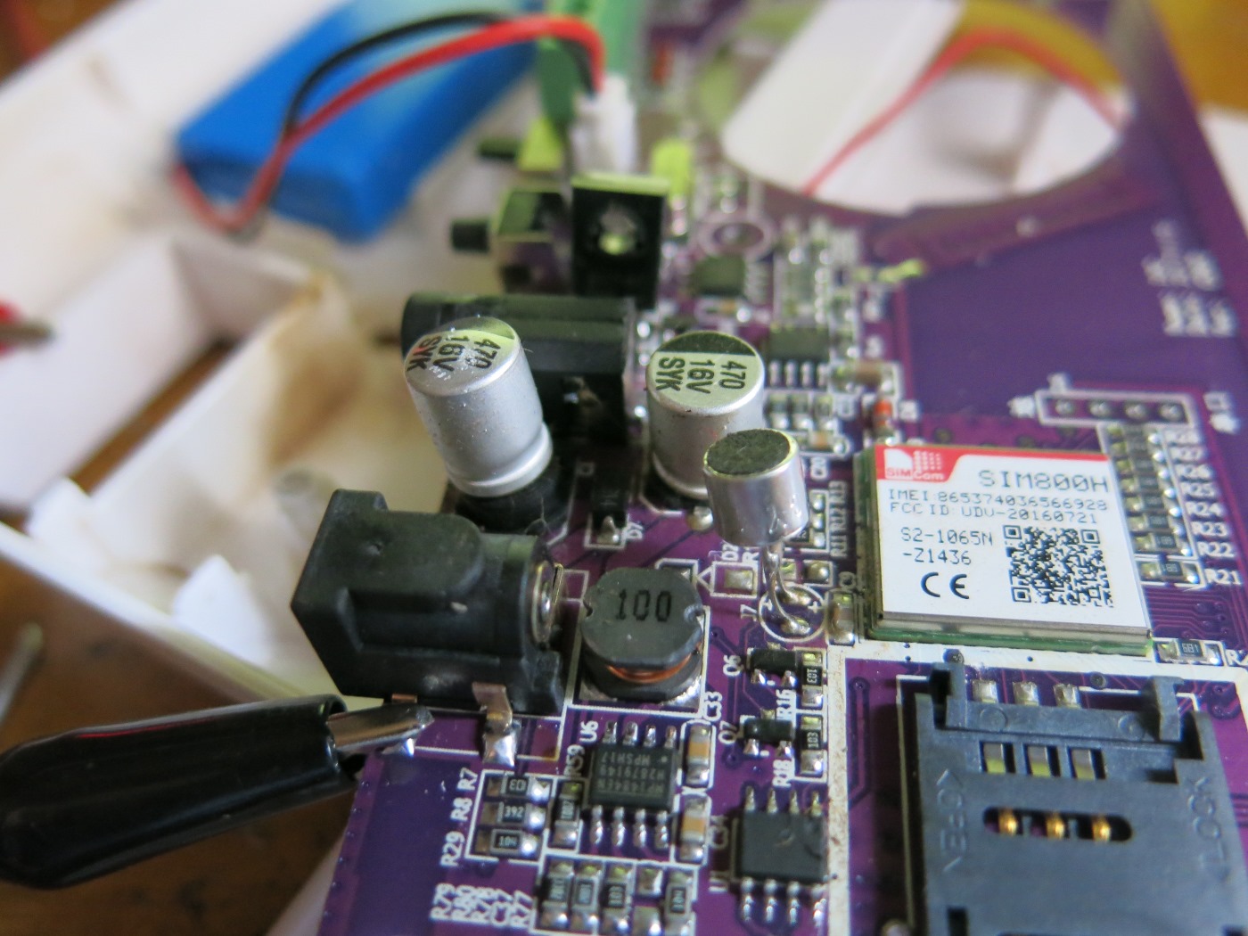 Взорвавшийся конденсатор по питанию