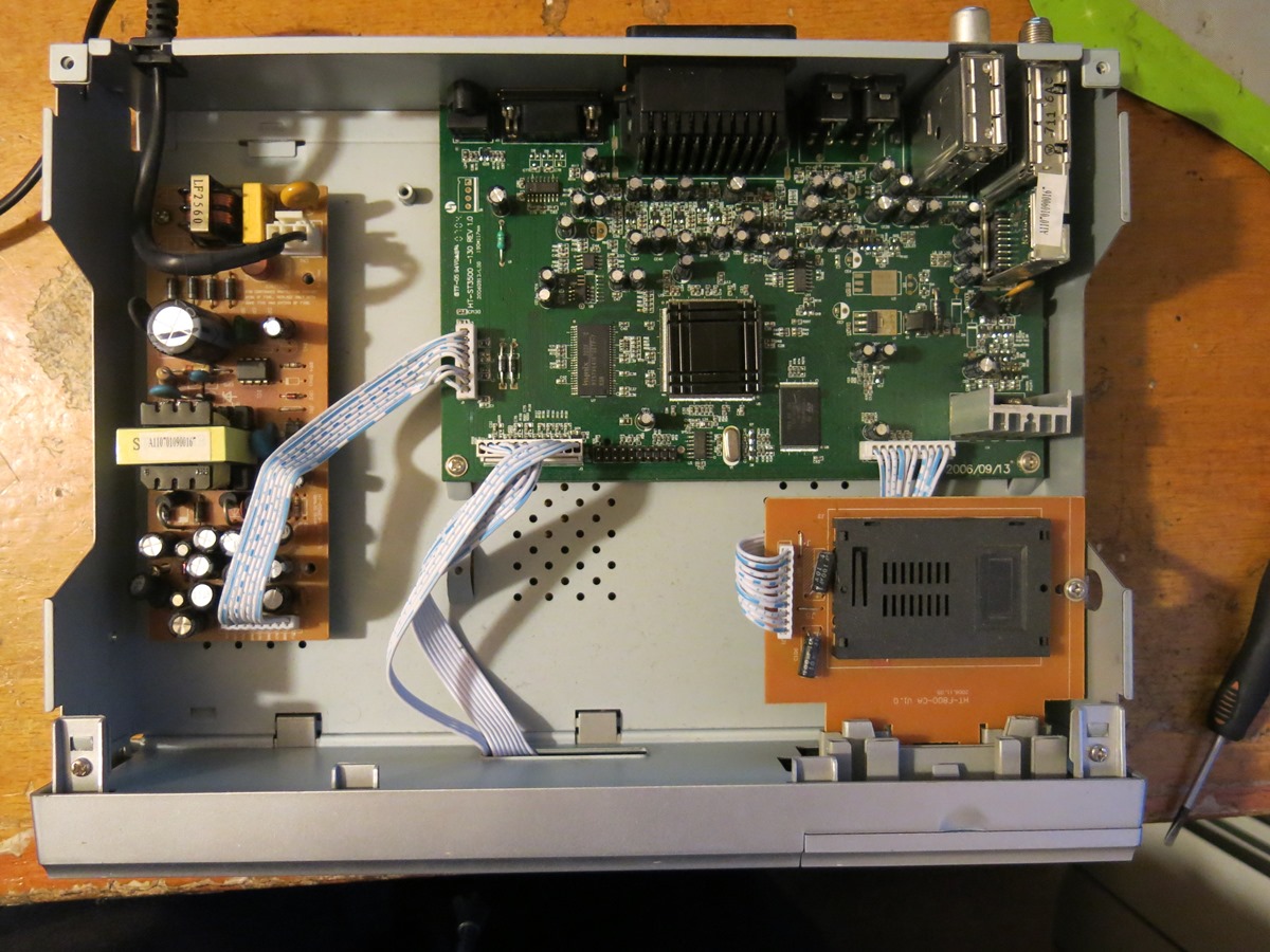 Внутреннее устройство тюнера OPENBOX F-300 FTA