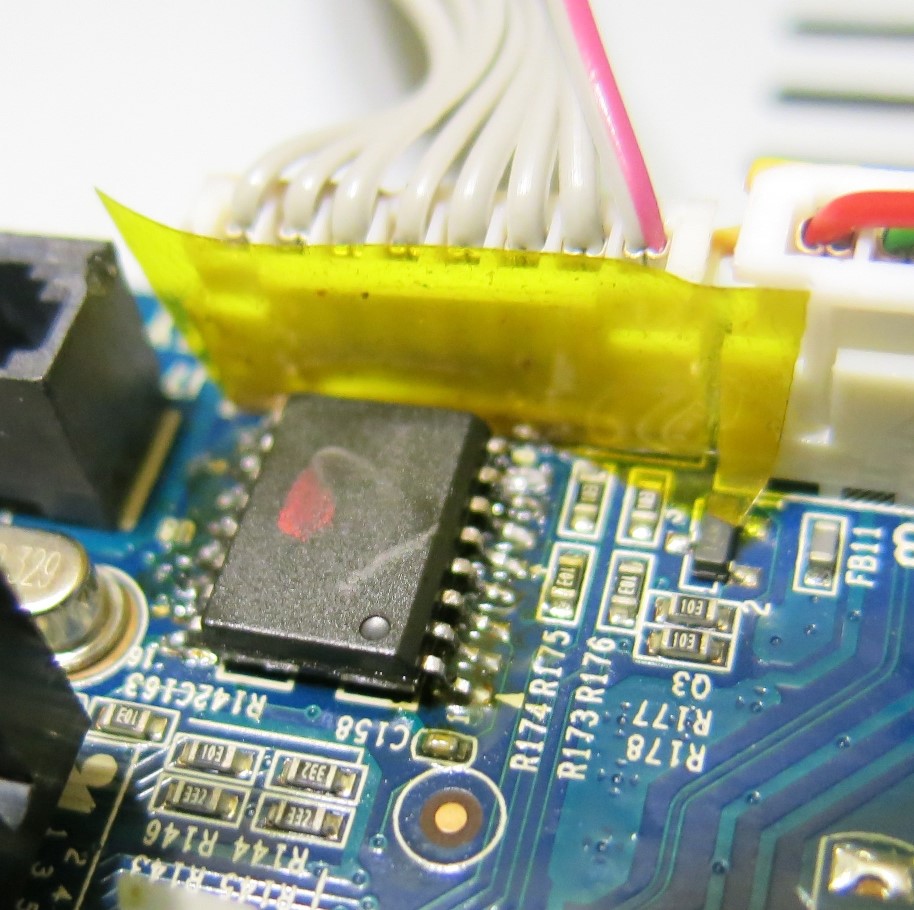 Проклейка разъема термоскотчем