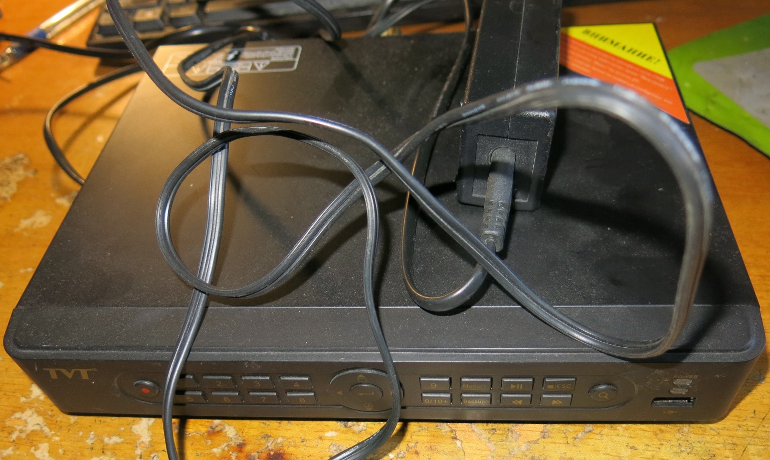 Внешний вид видеорегисторатора TVT TD-2304SS-C