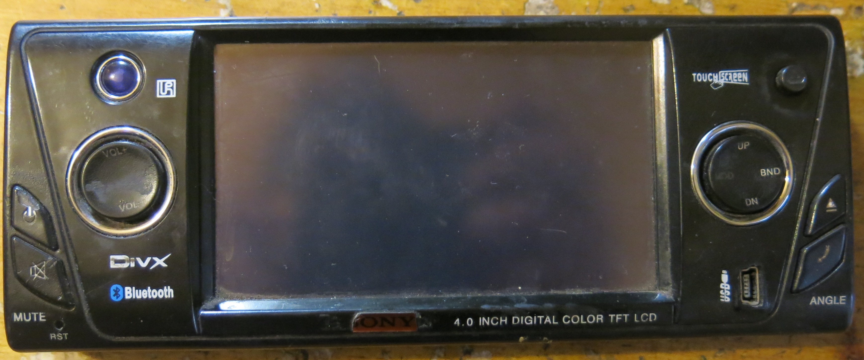 Панель магнитолы с выломанным разъемом miniUSB