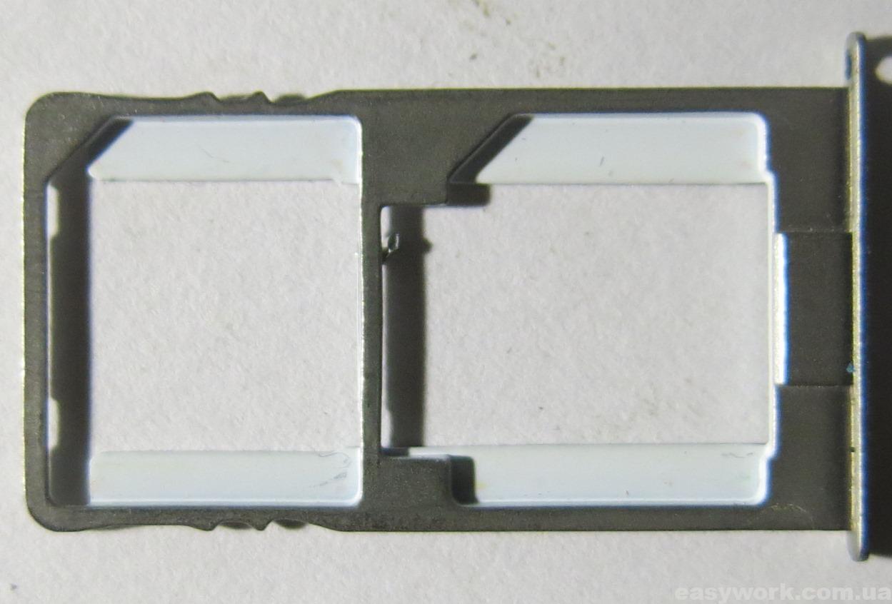 Слот для SIM-карты и карты памяти microSD