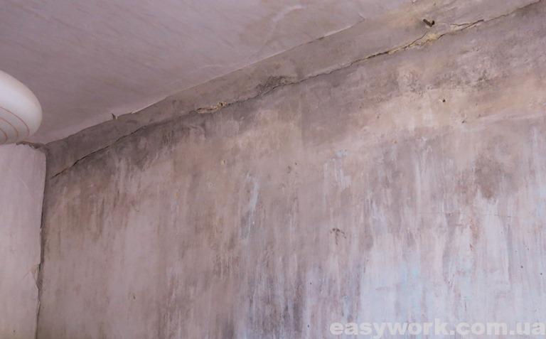 Отходящая стенка от дома