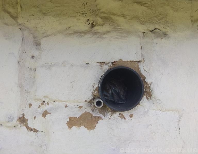 Вентиляционное отверстие в стене