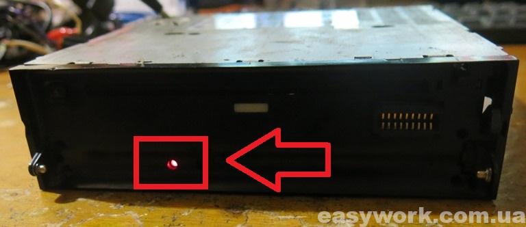 Моргающий светодиод снятой панели