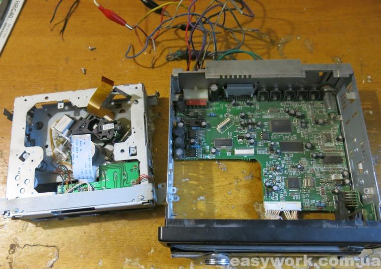 Внутреннее устройств магнитолы SONY HS-D832