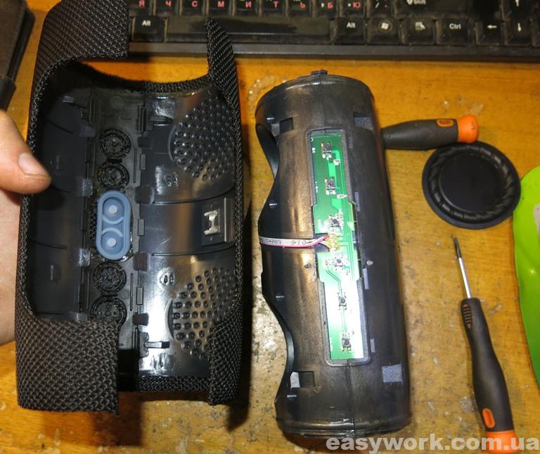 Разборка портативной колонки JBL (фото 2)