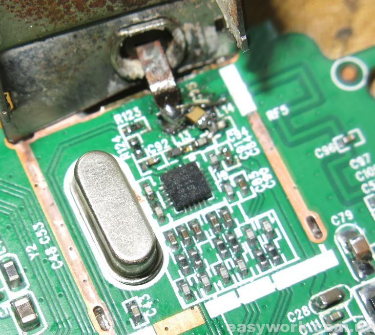 Очищаем и пропаиваем плату ВЧ-блока