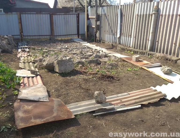 Укрытые шифером траншеи под фундамент