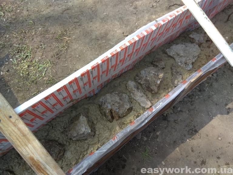 Укладка камней в бетон