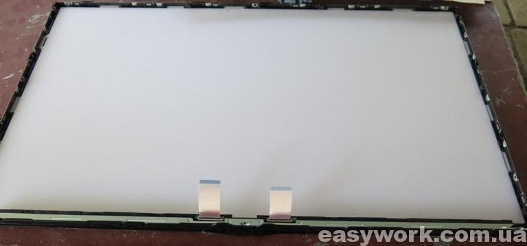 Экран телевизора со снятой подсветкой