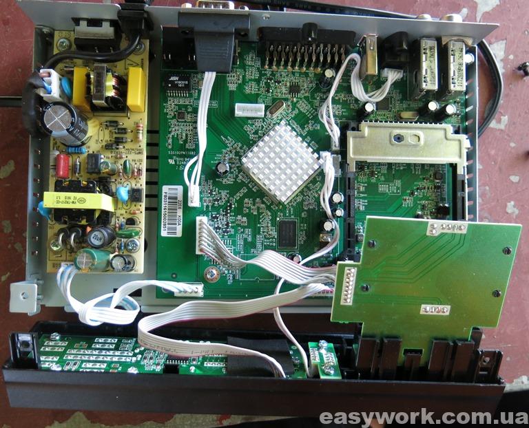 Внутреннее устройство тюнера Amiko HD8260+