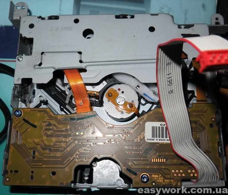 CD-привод с обратной стороны