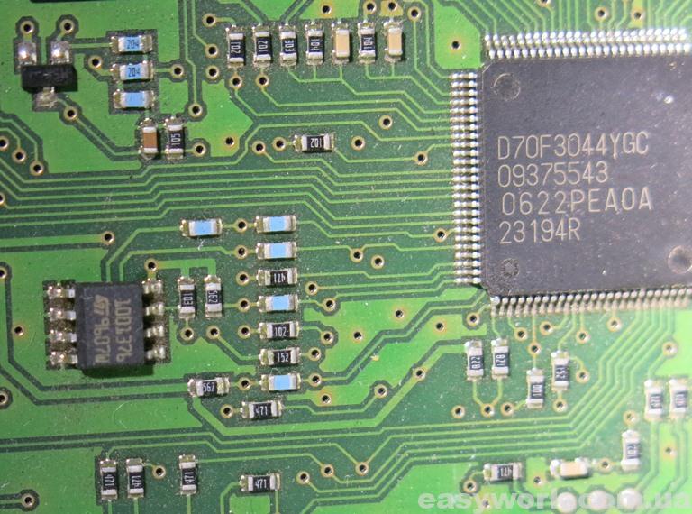 EEPROM 1001376 от ST