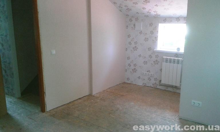 Вид спальни после поклейки обоями (фото 5)