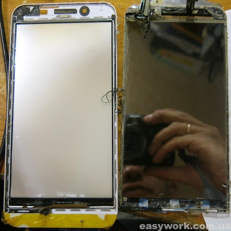 Развалившийся на две половинки дисплей телефона