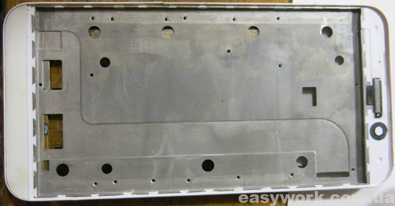 Обезжиривание корпуса телефона