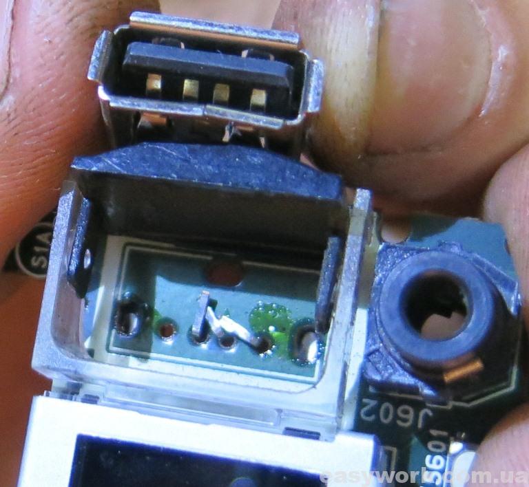 Отломанные контакты на USB разъеме магнитолы