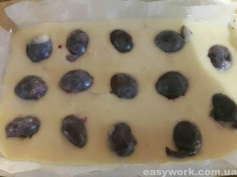 Укладывание слив в тесто