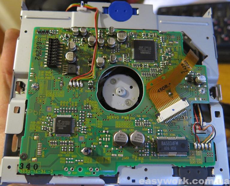 Снятый CD-привод магнитолы Panasonic CQ-C5303W
