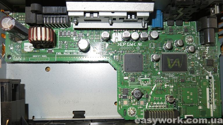 Внутреннее устройство магнитолы SONY DSX-A202UI