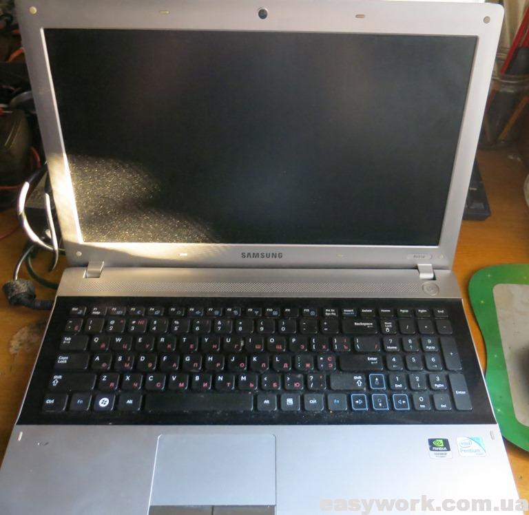 Ноутбук SAMSUNG RV518 в открытом виде