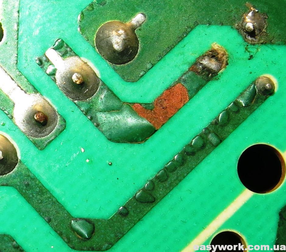 Отслоение лака на дорожках