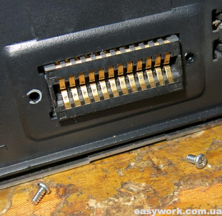 Разъем в магнитоле (фото 1)