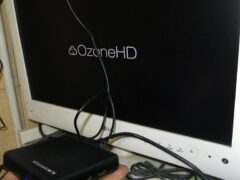 Ремонт приставки OzoneHD 4K TV (висит на заставке)
